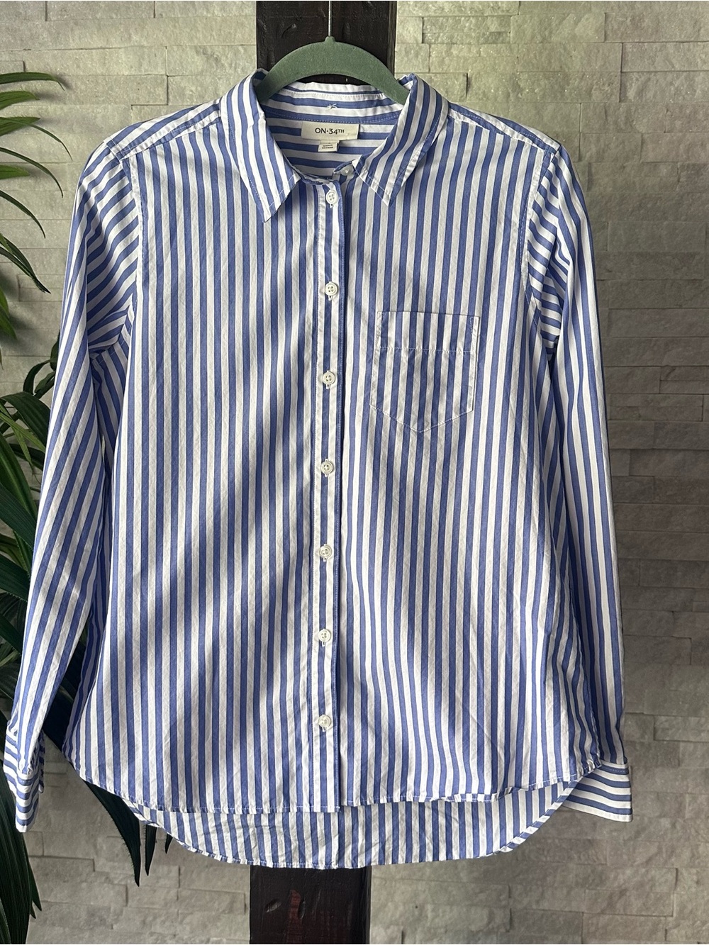 On 34th Blue & White Stripe Classic Preppy Button-Down Cotton Shirt Size Small